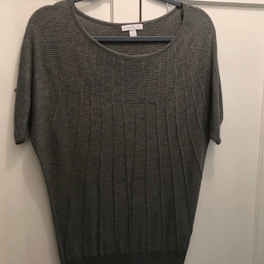 Hip hugger grey blouse New York & company